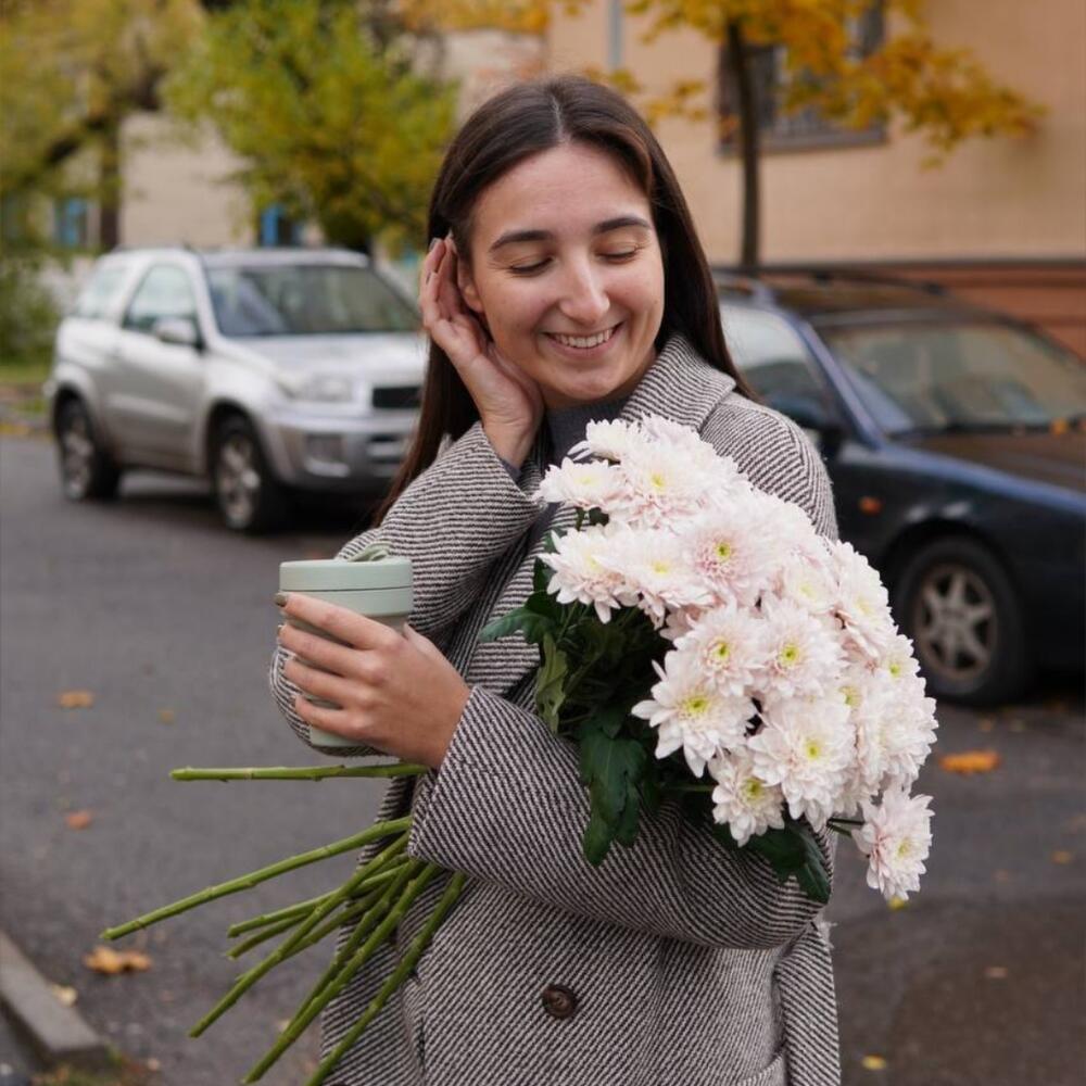 Букет из 5 веток нежной кустовой хризантемы